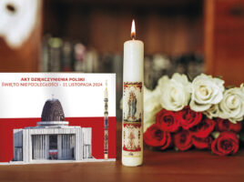 Miniatura Świecy Niepodległości z Aktem Dziękczynienia Polski